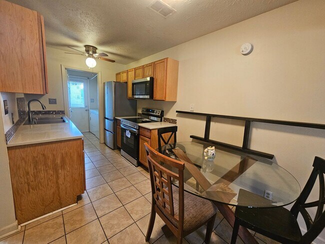 Building Photo - Courtyard II