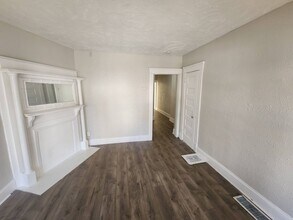 Building Photo - 800 E 95th St