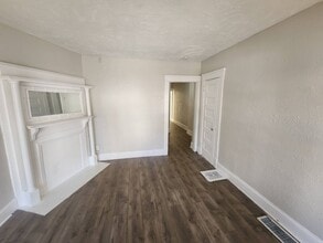 Building Photo - 800 E 95th St