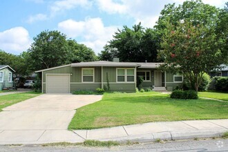 Building Photo - 115 Larkwood Dr