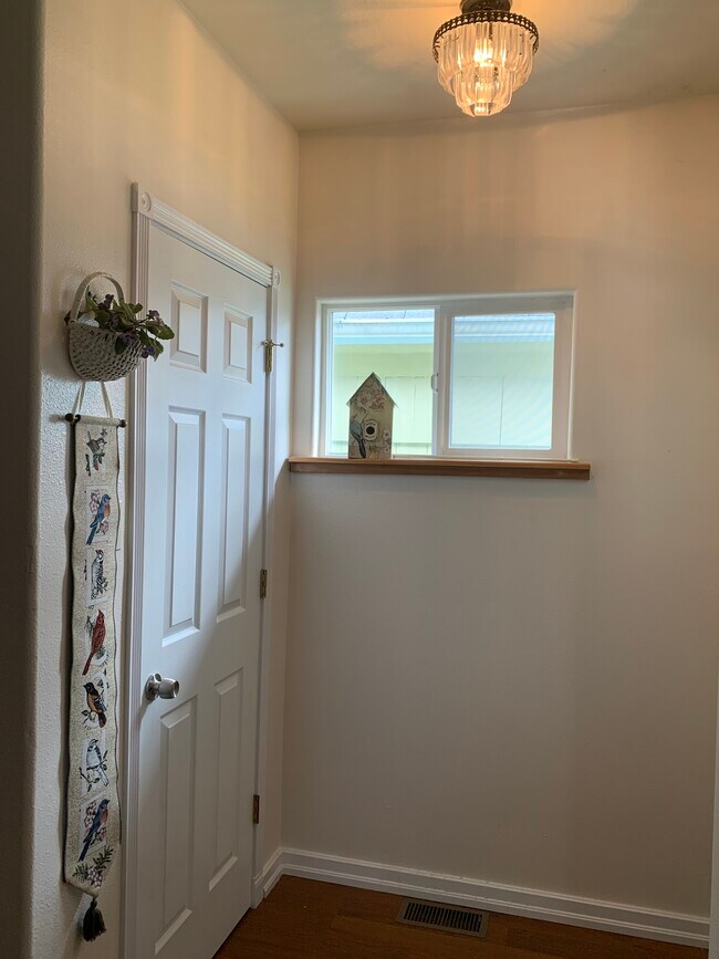 Entry - 2325 S Ainsworth Ave