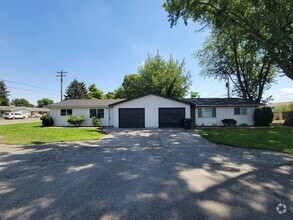 Building Photo - 1821 N Rd 32