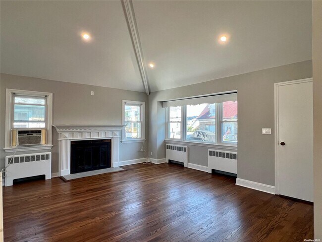 Building Photo - 91 Troy Ave