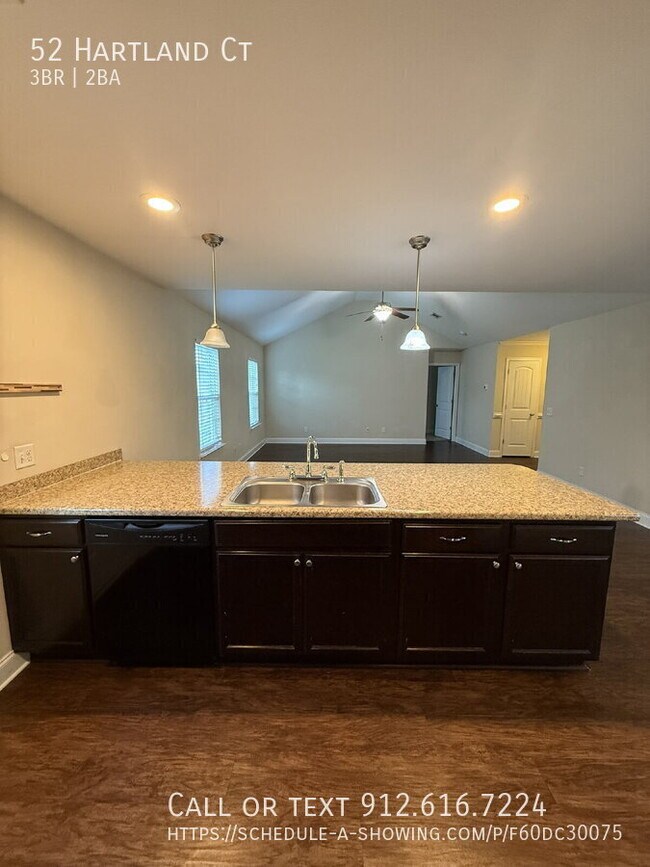 Foto del edificio - 52 Hartland Ct