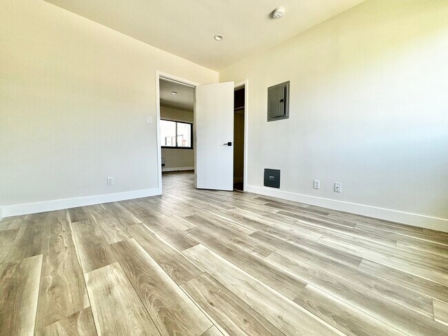 Building Photo - 6958 Woodman Ave Van Nuys, CA 91405