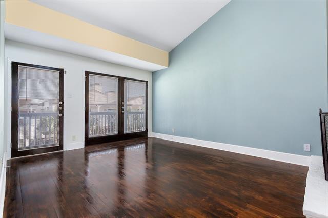 Foto del edificio - 5904 Sandhurst Ln