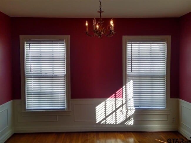 Building Photo - 409 Sunny Ln