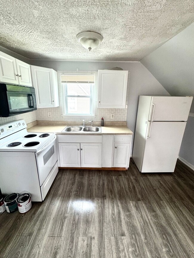 Building Photo - 3153 W 106th St