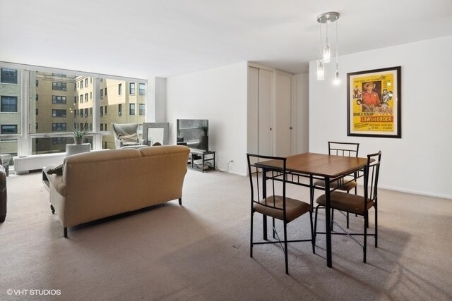 Foto del edificio - 2400 N Lakeview Ave