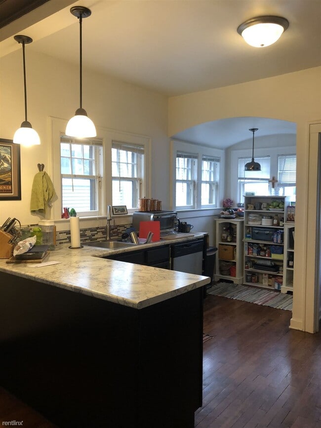 Building Photo - 2 br, 1 bath Duplex - 345 Richard Ter SE # 2