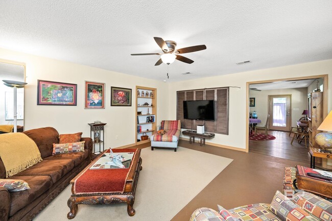 Building Photo - 33084 Meadow Ln