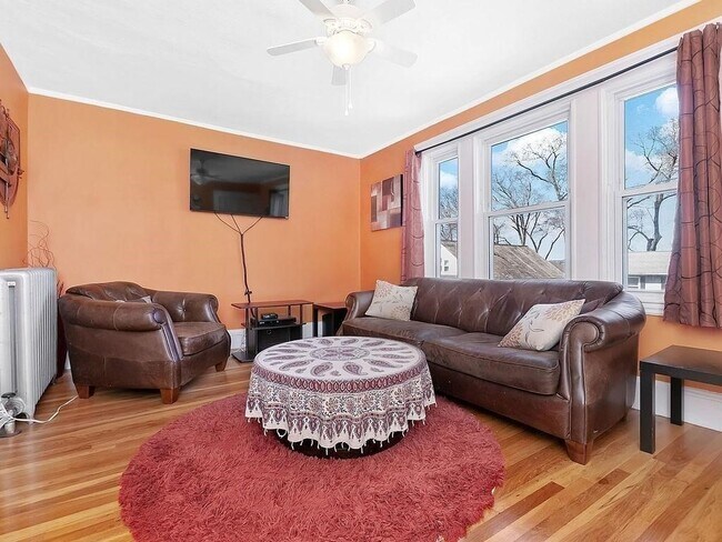 Building Photo - 38 Clarendon Ave