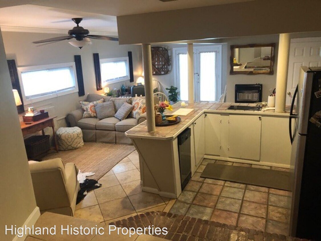 Building Photo - 2105 English Village Ln