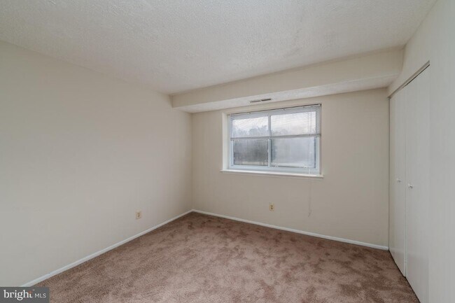 Building Photo - 11905I Tarragon Rd