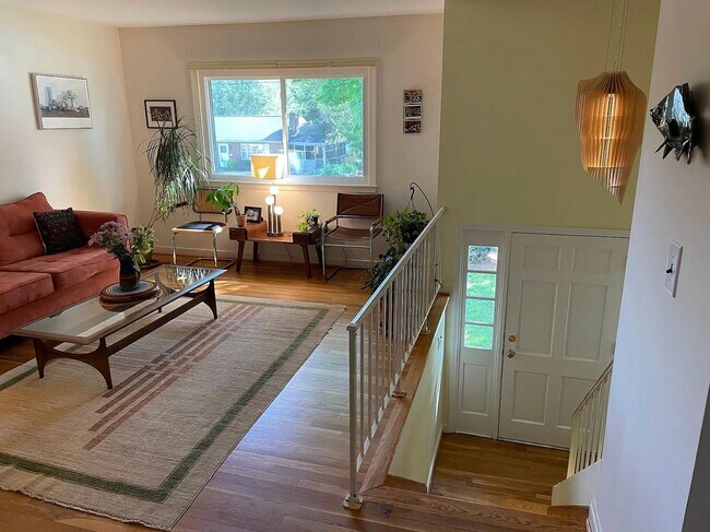 Building Photo - 625 Davis Ave