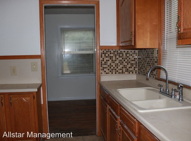 Foto del edificio - 18203 Highland Dr
