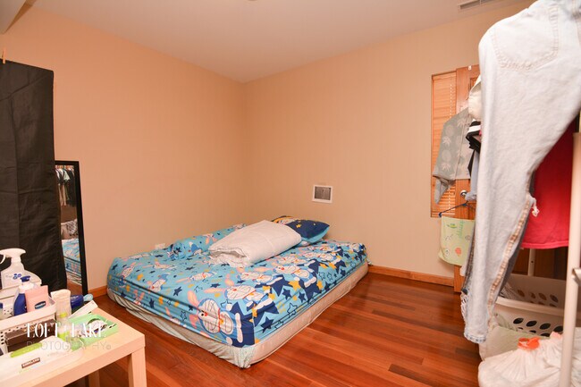 Foto del edificio - 5634 N Ridge Ave