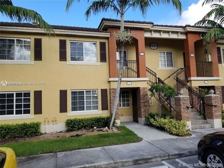 Foto principal - 990 NE 33rd Terrace