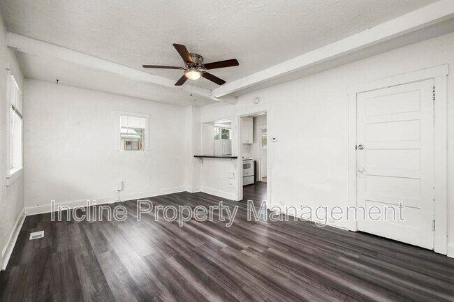 Photo - 2310 S Green St Apartment