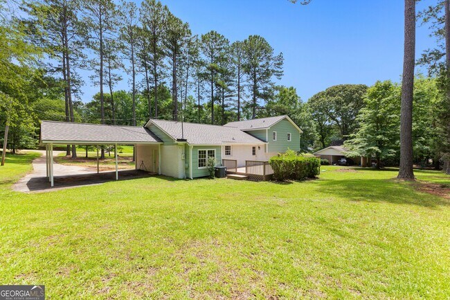 Building Photo - 223 Pinehaven Dr