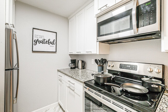 Building Photo - 2507 Montrose Blvd