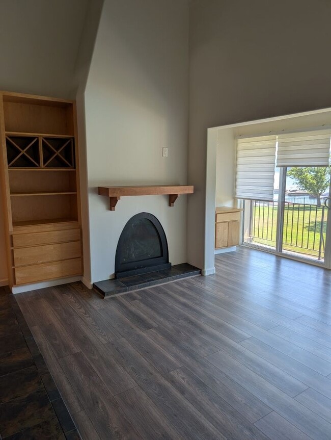 Building Photo - 301 Iberian Way
