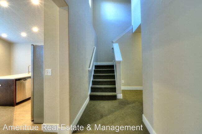 Foto del edificio - 3 br, 3.5 bath House - 120 W 3430 N