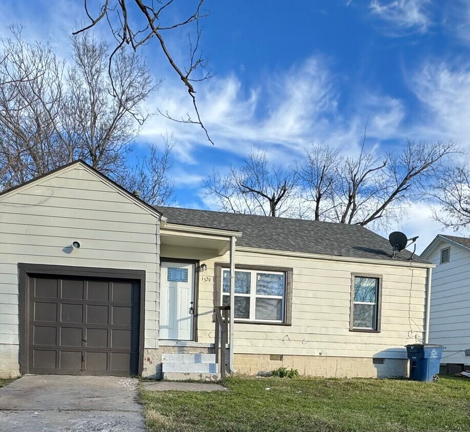 Cute 2 bedroom 1 Bath House! Close to Mo... - Cute 2 bedroom 1 Bath House!   Close to Mo...