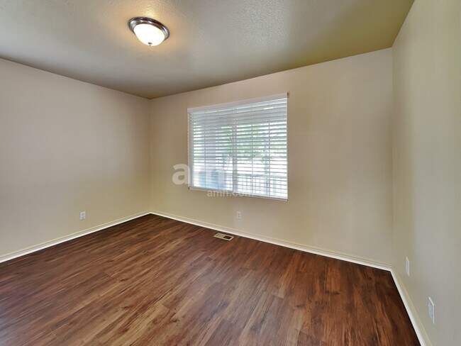 Foto del edificio - 1674 Dean Avenue