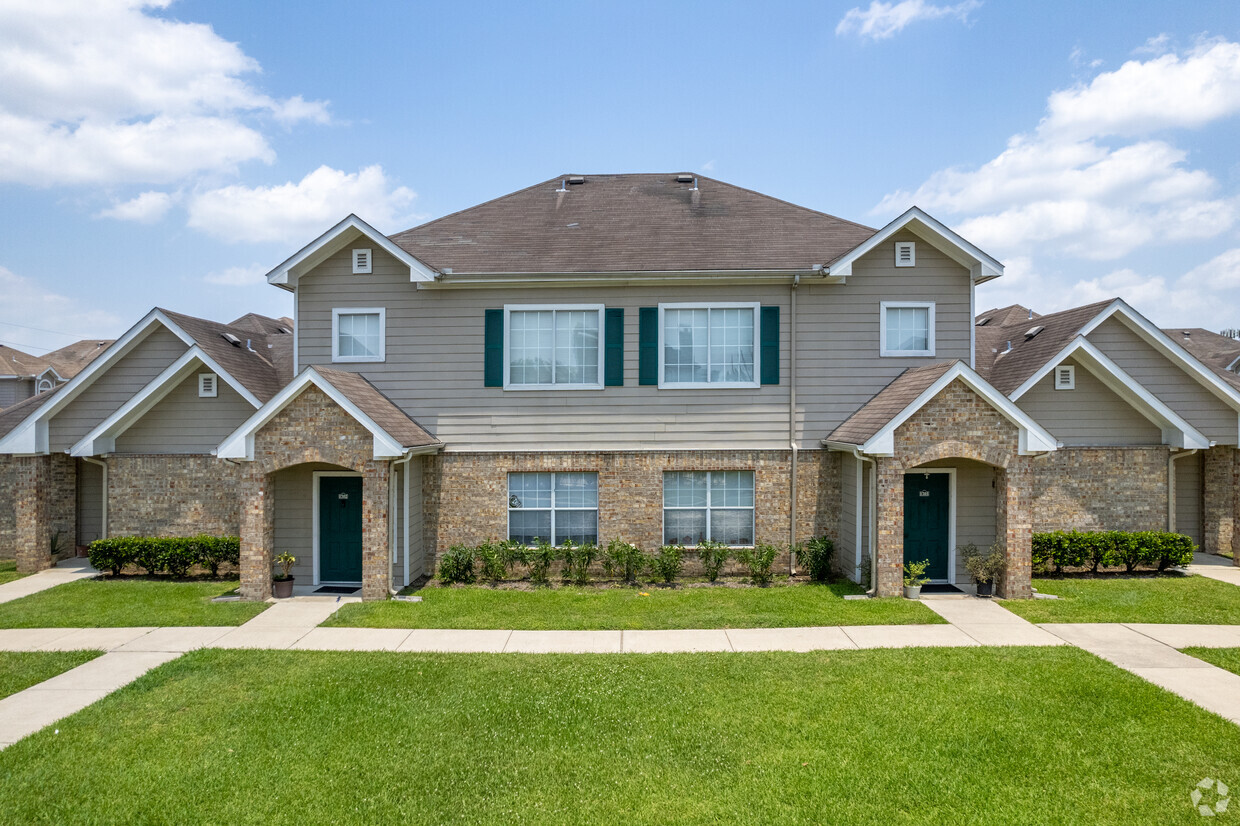 Primary Photo - Town Park Townhomes