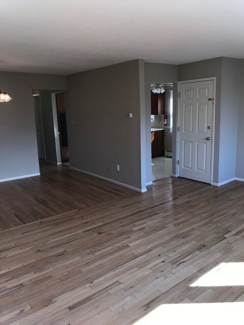 Building Photo - 37 Country Village Ct