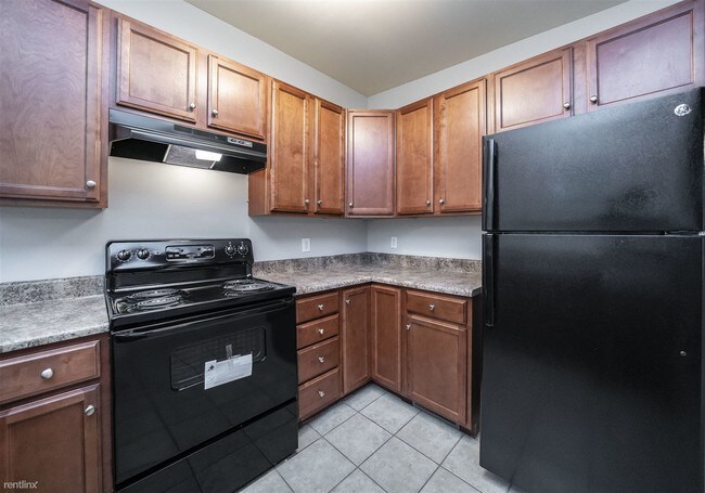 Building Photo - 3 br, 1 bath House - 379 Hilltop Cir