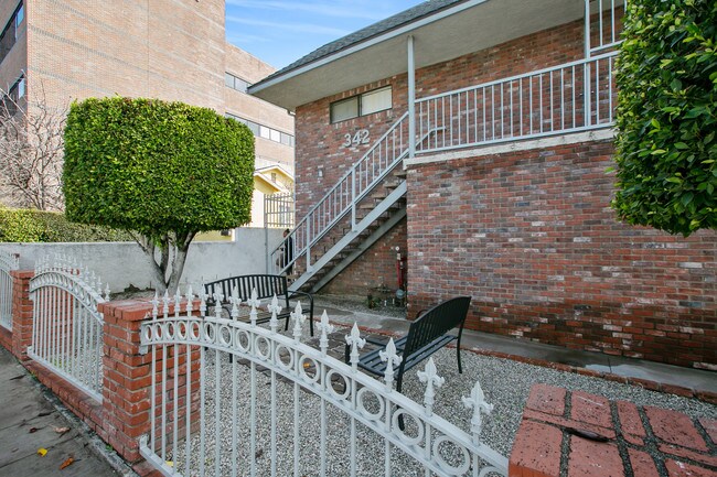 Foto del edificio - 342 E Providencia Ave