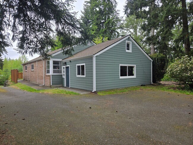 Building Photo - Cozy rambler