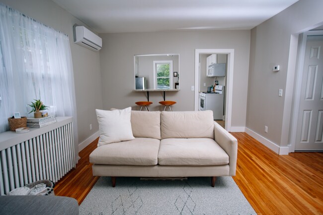 Building Photo - 206 W 78th St