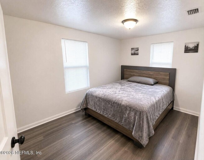 Building Photo - 5020 Campenella Dr
