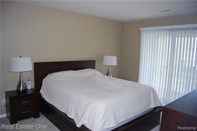 Building Photo - 5681 Pine Aires Dr