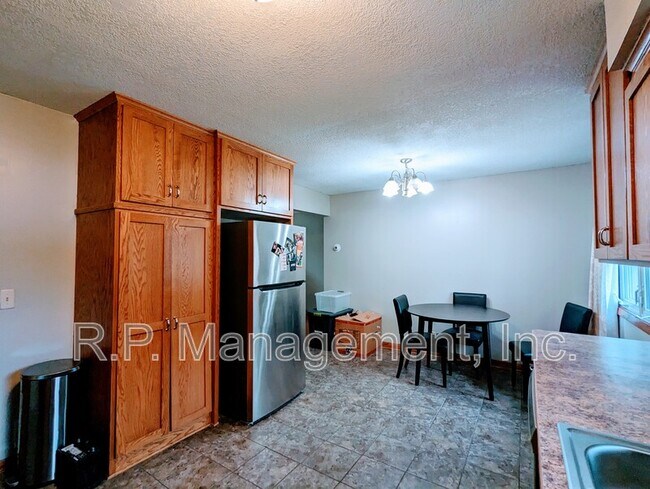 Foto del edificio - 15 103rd Ave NW