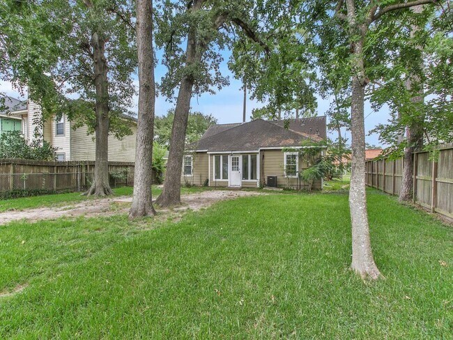 Building Photo - 1451 Lamonte Ln