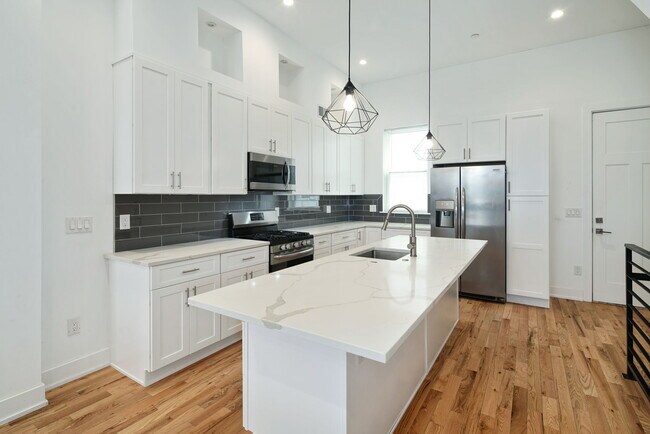 Building Photo - 144 W Wildey St