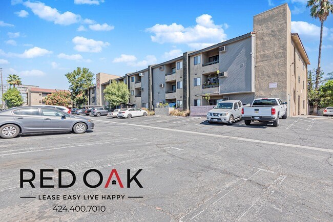 Foto del edificio - 8614 Woodley Ave