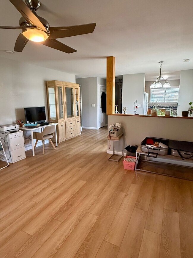 Building Photo - Updated 3BR Home with Laminate Flooring Throughout & Spacious Yard