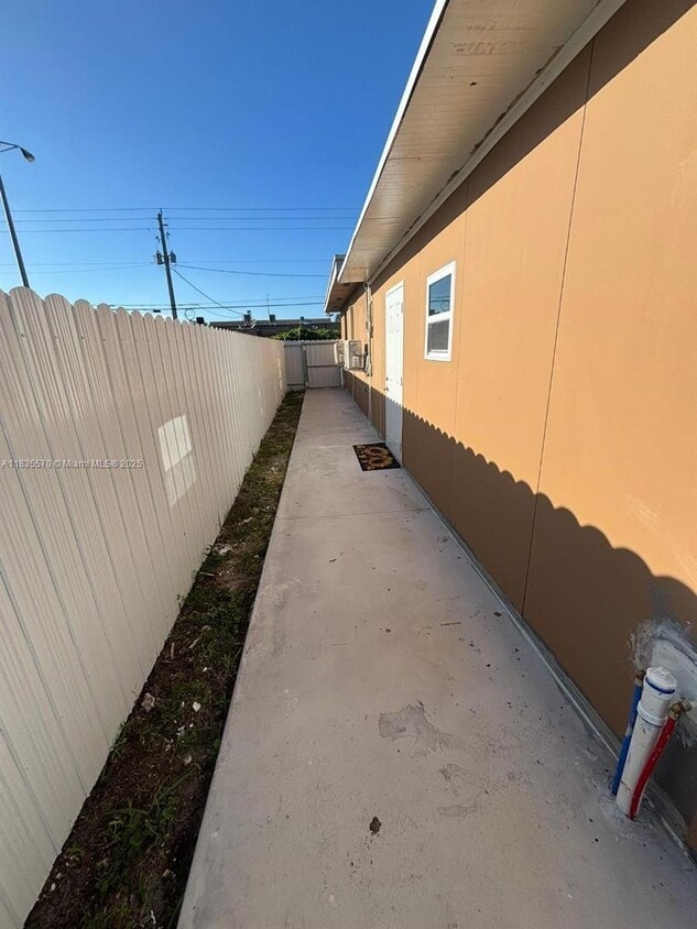 Foto principal - 1940 NW 135th St
