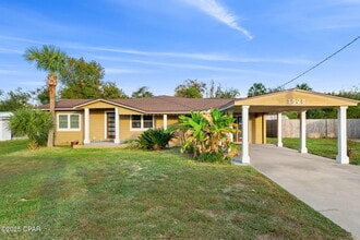 Building Photo - 1528 Oak Ave