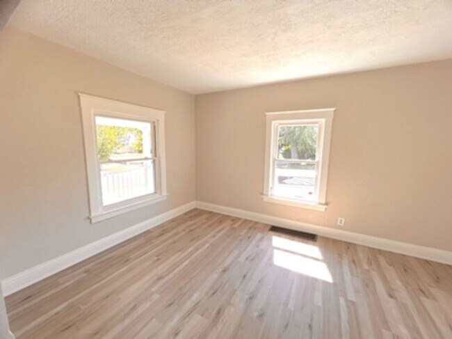 Foto del edificio - 3 Bed 1 Bath