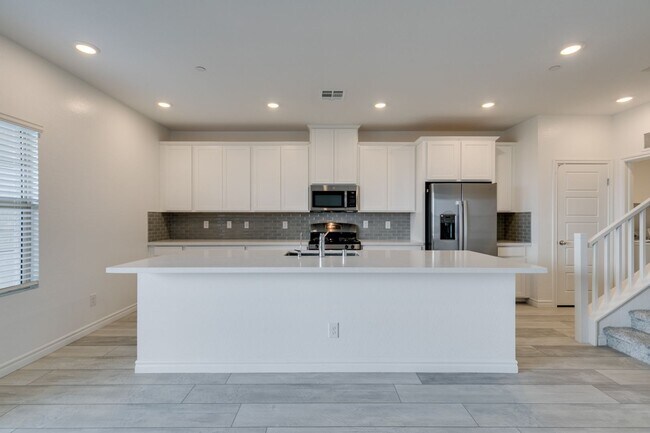 Foto del edificio - GORGEOUS SUMMERLIN WEST COMMUNITY**TONS OF UPGRADES*CITY AND STRIP VIEWS*COMMUNITY POOL AND SPA*