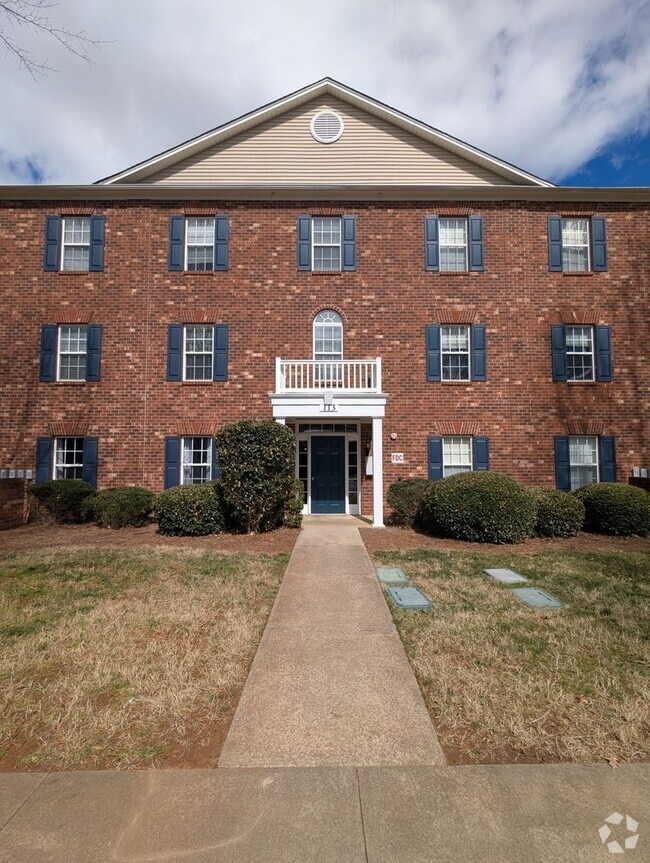 Building Photo - 113-201 Oak Wind Dr