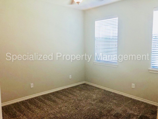 Building Photo - 15814 Breedlove Pl