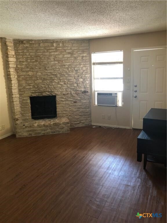 Building Photo - 300 Algerita Dr