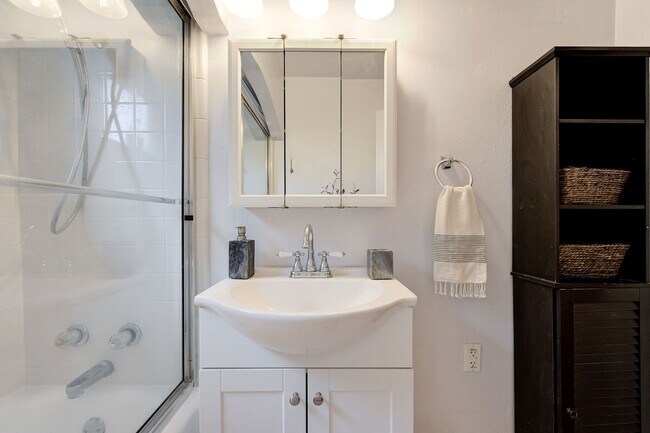 Foto del edificio - Updated 2 Bed 1 Bath in NW OKC